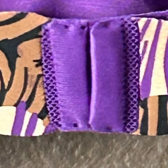 Very Sexy purple push up bra by Victoria’s Secret - Picture 5 of 7